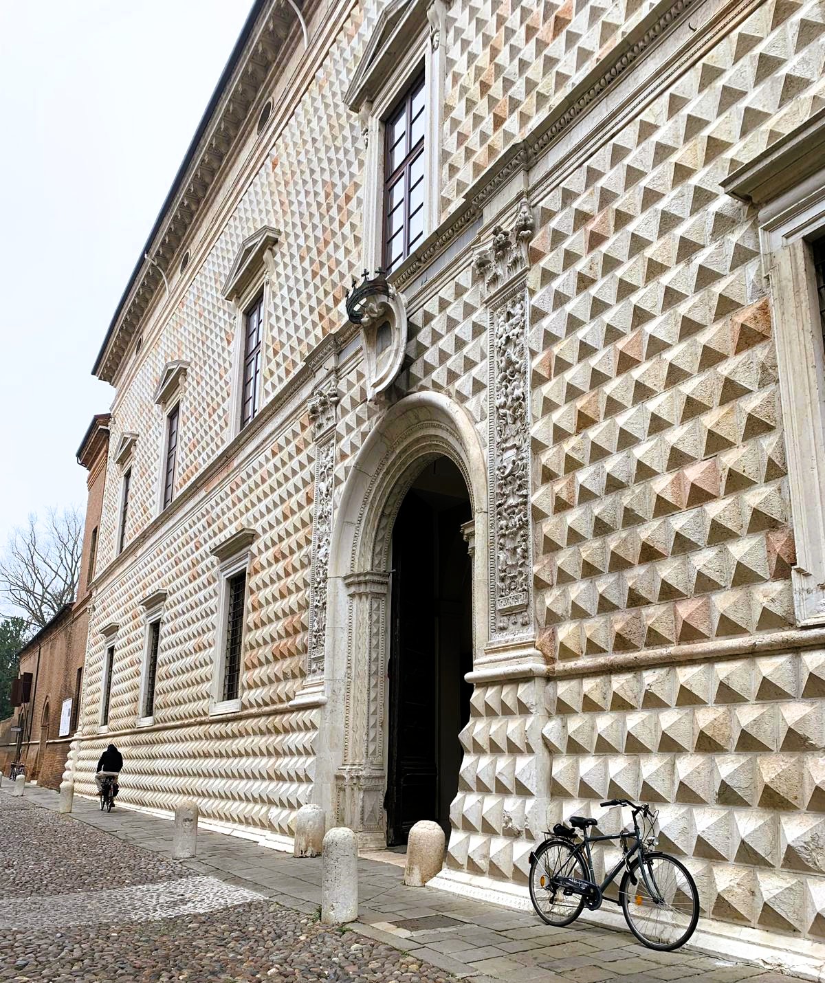 palazzo-dei-diamanti-facade Façade of the Palazzo dei Diamanti (Diamond Palace) in Ferrara