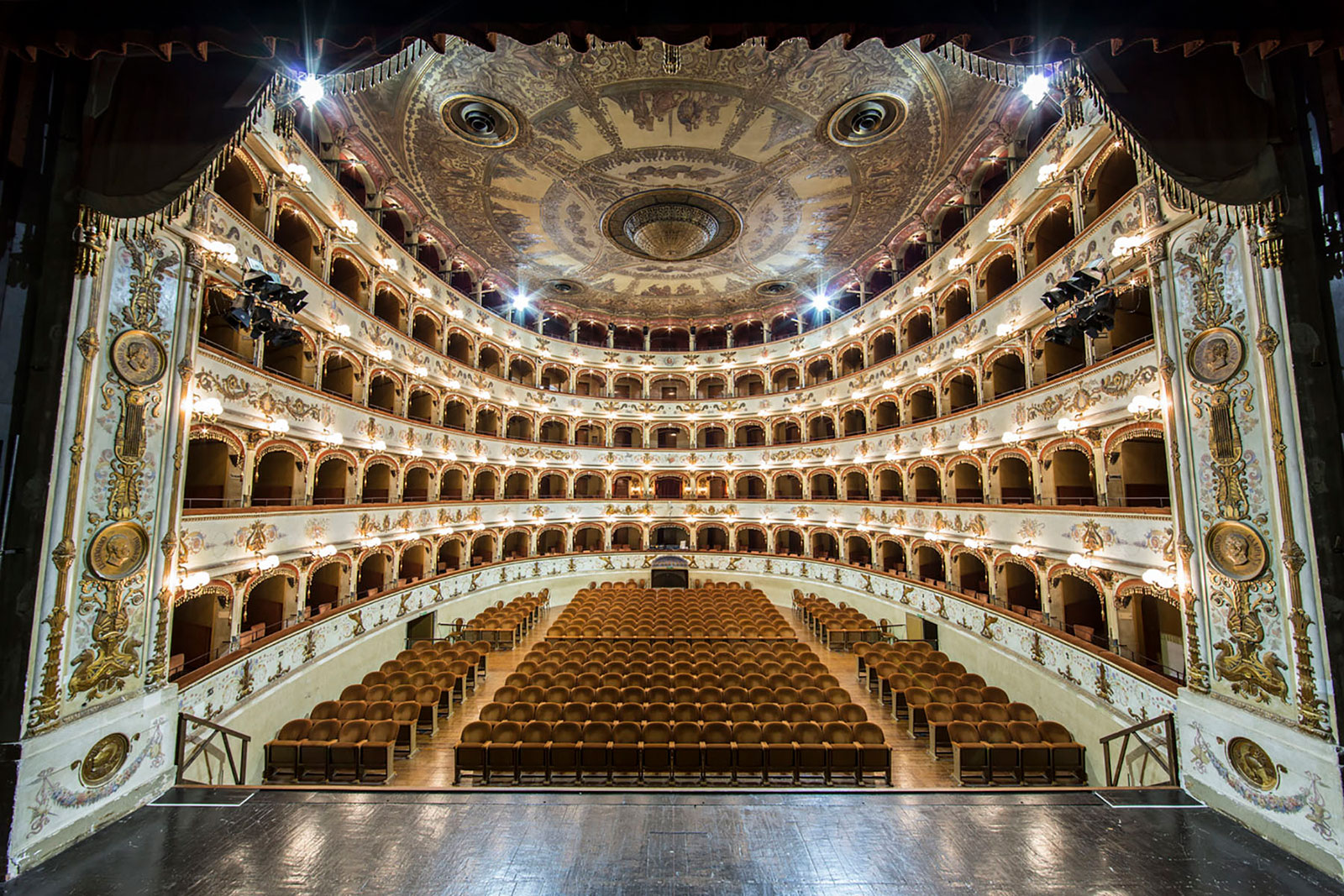 Teatro Comunale di Ferrara Teatro Comunale di Ferrara: vista dal palco