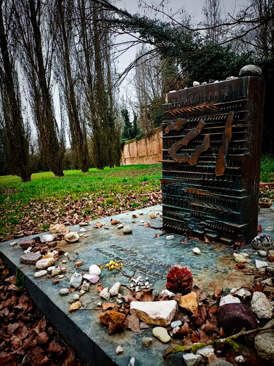 The tomb of Giorgio Bassani The tomb of Giorgio Bassani at the Jewish cemetery of Ferrara